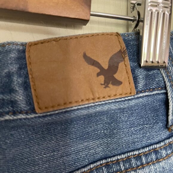 American Eagle Distressed Button Fly Cut Off Vintage Hi-Rise Festival Jean Short - Picture 9 of 11